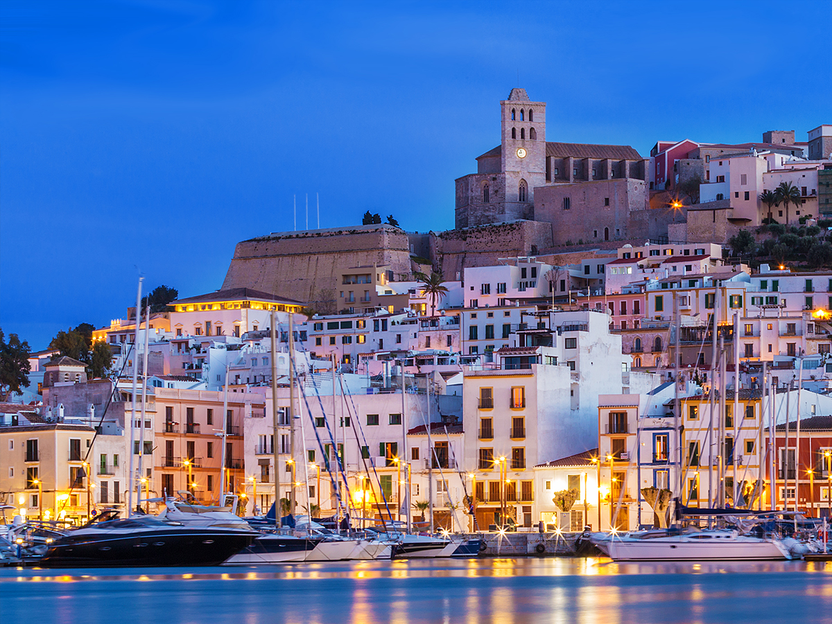 Ibiza Stadt von der Marina aus gesehen